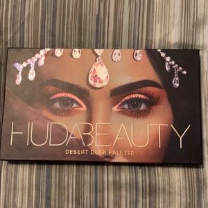 Huda Beauty Desert Dusk Eyeshadow Palette